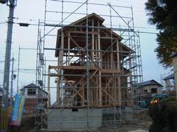 上棟式直後のbabel亭 正面(東側)より撮影