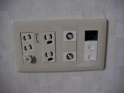 マルチメディアコンセント