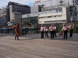 �o���h�ƒ������