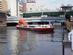 ���񒆂̃I�N�g�o�X