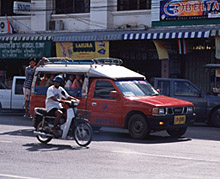 �N���r�[�̒��𑖂�\���e�E