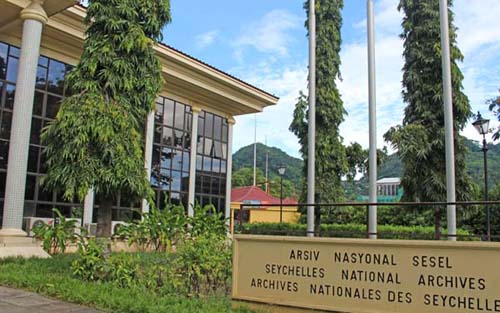 �r�N�g���A