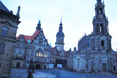 �h���X�f��