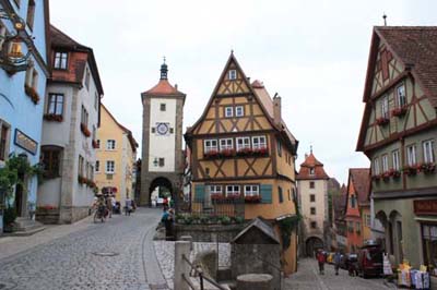 ���[�e���u���O