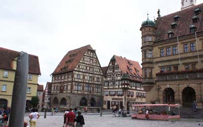 ���[�e���u���O