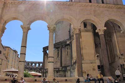 �f�B�I�N���e�B�A�k�X�{�a