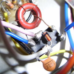 CW-HIGH の受信時に VXO コイルの L を増加させるリレー