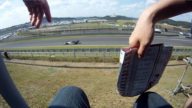 足ぶらぶら