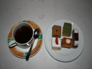 �f�U�[�g�̃P�[�L�͂T��ށB