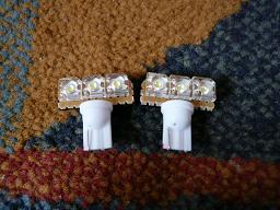 �i���o�[LED