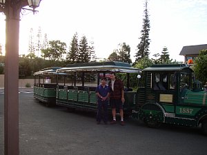 ホテル前のプチトレイン