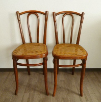 A-05 �r�X�g���`�F�A�[