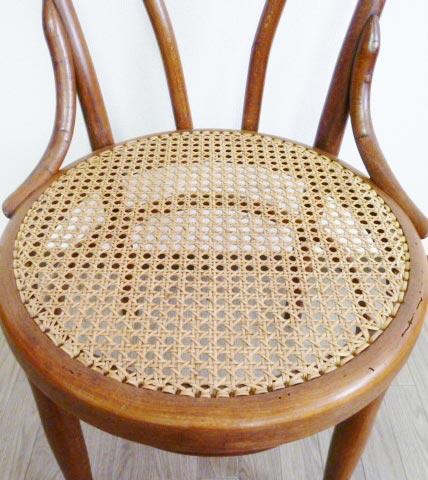 A-20 �r�X�g���`�F�A�[