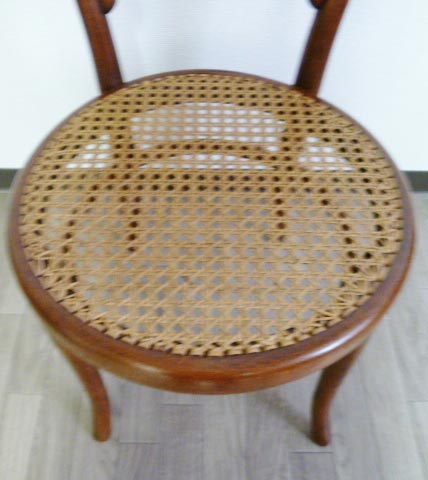 A-24 ��l�p�r�X�g���`�F�A�[