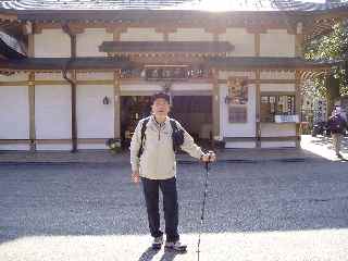 延暦寺茶店前のびわ