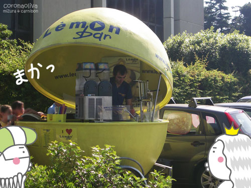 駅前でリモーネ屋台発見!車輪があるので車に連結できる?!