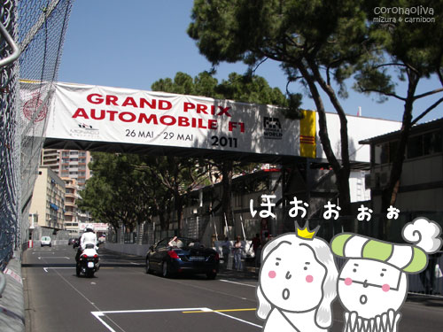 横断幕も装着完了で本番の雰囲気さながらですぅ