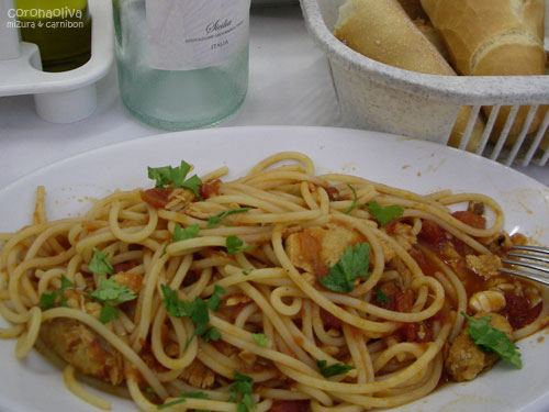 パーネがザルに入ってるあたり大衆食堂ですな