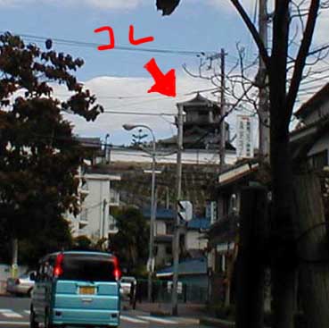 天守閣発見、何者が住んでるのやら