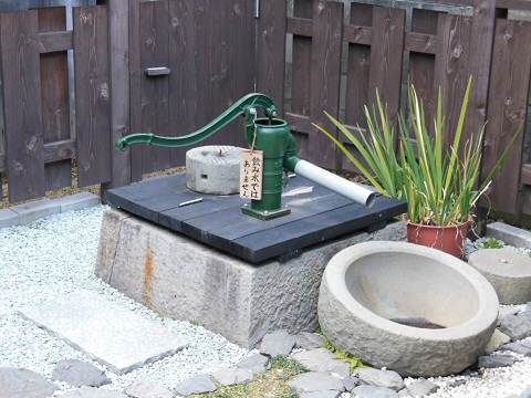 手押しポンプ