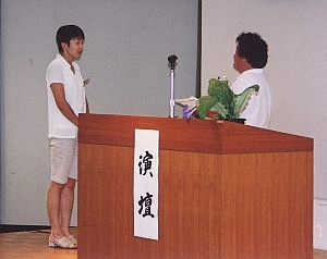 �\�����i