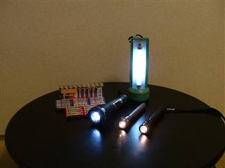 懐中電灯と電池