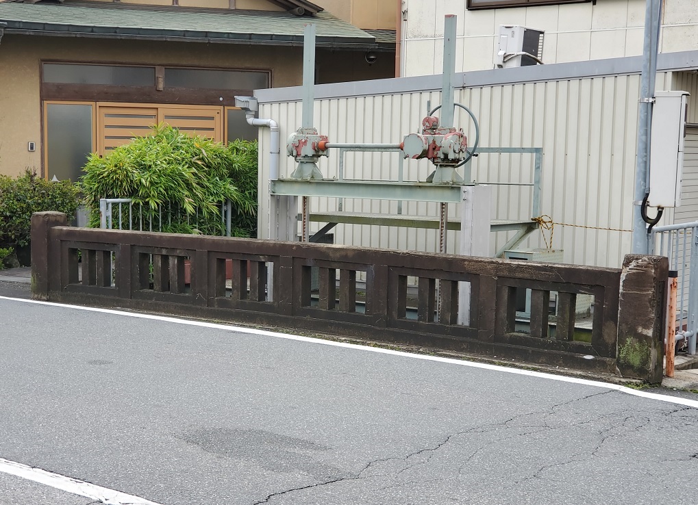 大池越水