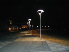 この右下一帯が広〜い芝生のステージになっている。ペット立ち入り禁止(-.-;)y-゜゜