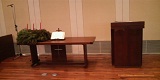 福音を伝える説教台と主の晩餐台