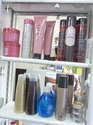 インターネットでも売り切れが続出の人気のPaul Mitchell(ポールミッチェル)のヘアスカルプティングローションや ウエラ ブリリアンス カラーリペアリッチ（Color repair rich）など ウエラ（WELLA）のよりすぐりの髪にやさしいヘアケアアイテムを各種取り扱っております。