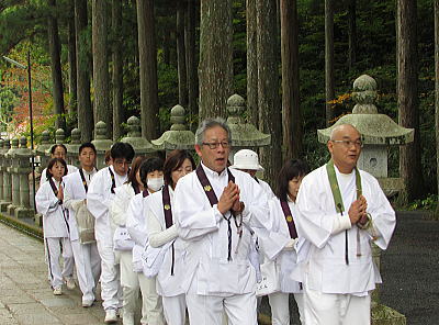 ����R�Q�q