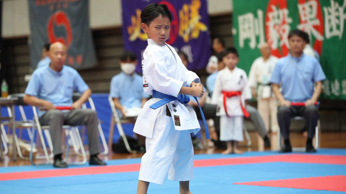 糸東会全国大会の形競技を終えた一世塾の選手