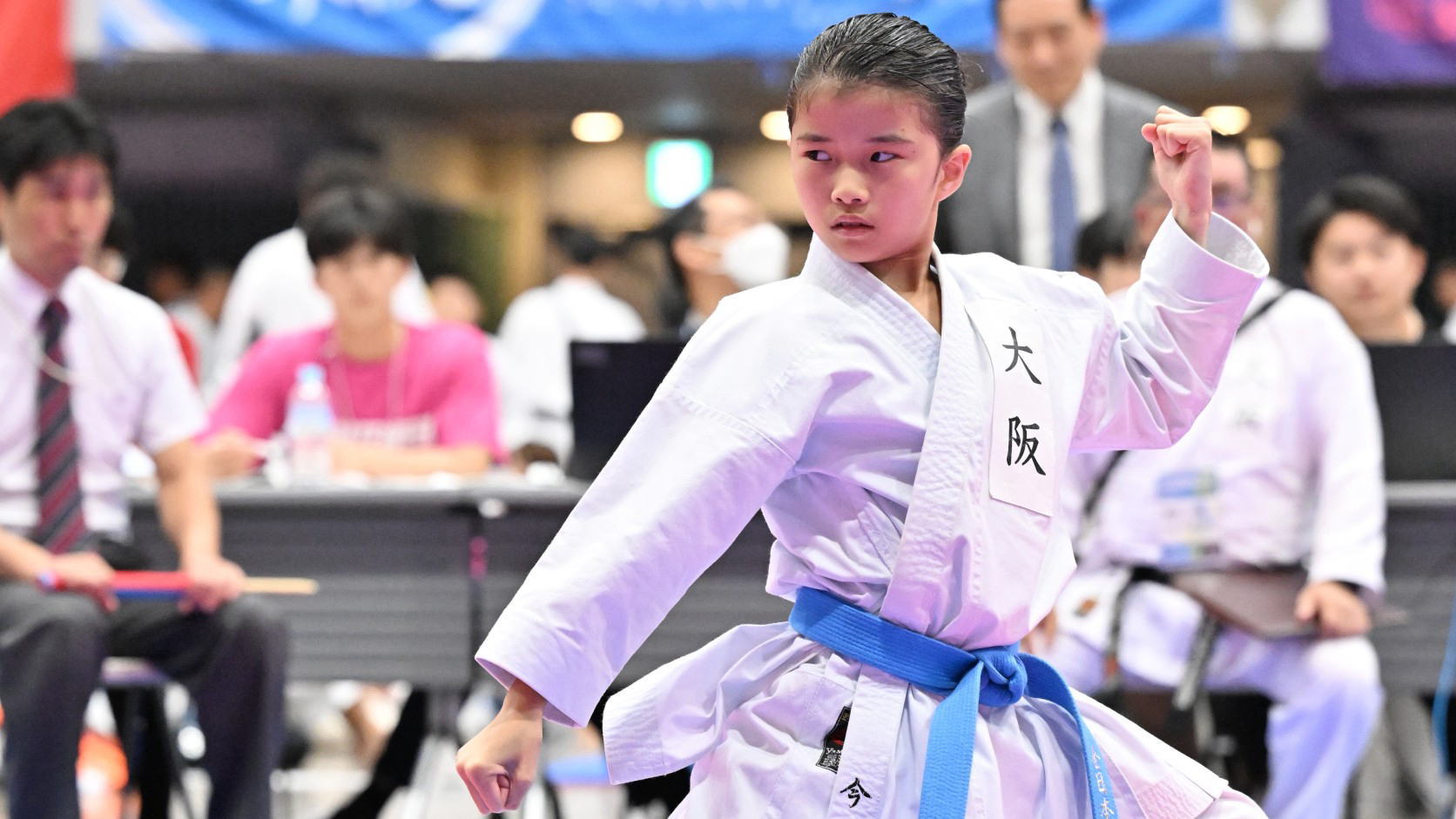 全日本少年少女空手道大会（全少）の形競技に臨む選手