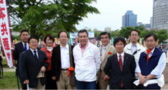 長尾前市長と党市議団の写真