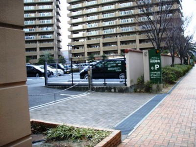 Entrance  of  Patient's  Parking