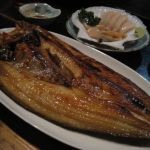 肉厚・特大のほっけ。あまりに美味しくて無口になります(笑)。