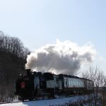 岩保木水門付近で「SL冬の湿原号」に遭遇しました。