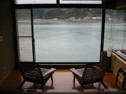 円山川がひろがる部屋からの景色はバツグンです。