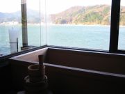 部屋の「ひのき風呂」です。