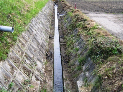 排水路、清掃(溝草)の後