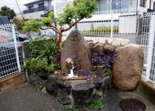 いにしえのわが町 ヘボソ塚古墳 石碑 現在