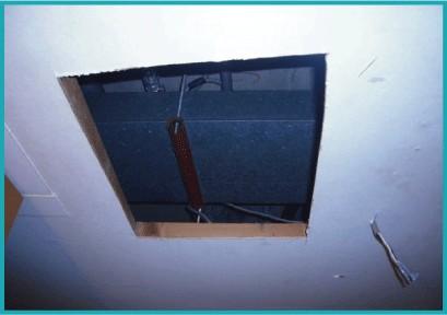 天井を支える吊り木がないので、天井が下がってました。