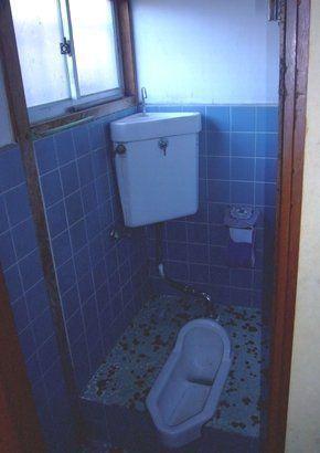 和式トイレも内部で水漏れし、柱が腐っていました。