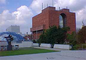 原爆資料館と市立博物館
