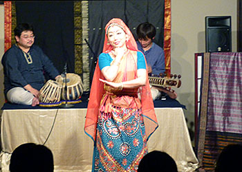 南インド古典舞踊とシタール・タブラー演奏にて ６枚目