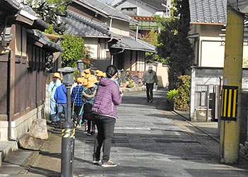 小学生、中小路家住宅を見学にて ５枚目