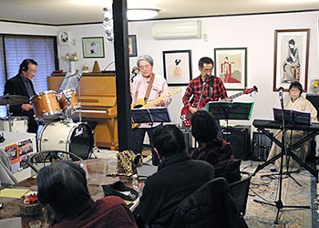 おやじバンドライブ in 中小路家にて ５枚目