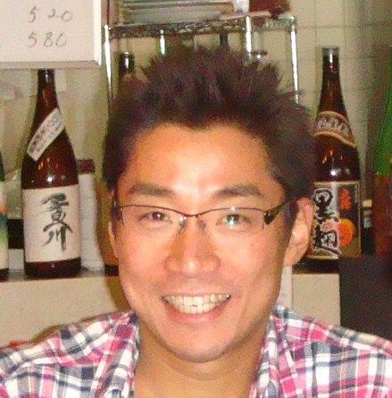 JJ`[