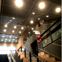 豊中市駅前LED写真