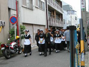 そこのけそこのけメイドが通る